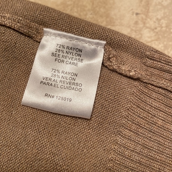 Joseph A turtleneck, tan/ taupe, Excellent condition measurements below - Picture 8 of 9